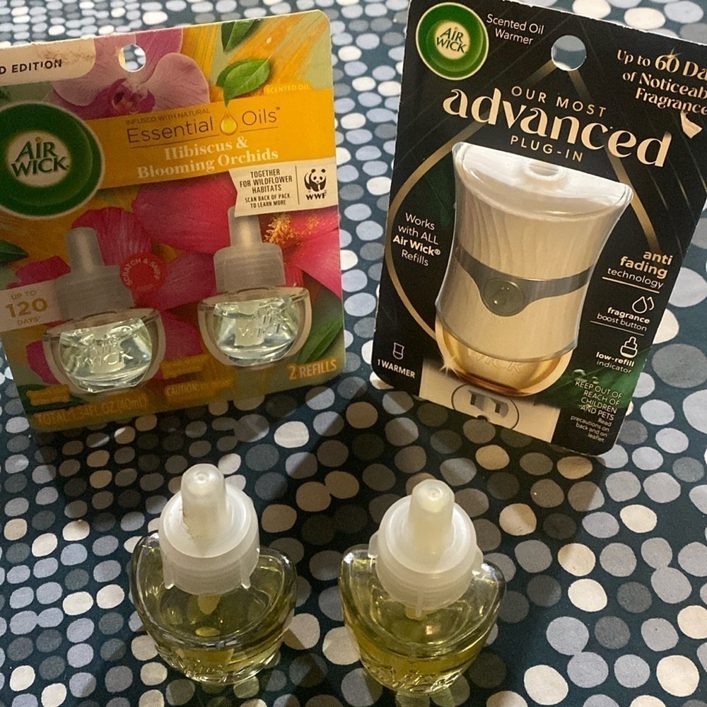 Airwick Plug in Bundle  NIP Household Scented Room Deodorizer